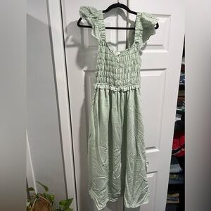 Women’s dress never worn. Light and perfect for a little event.